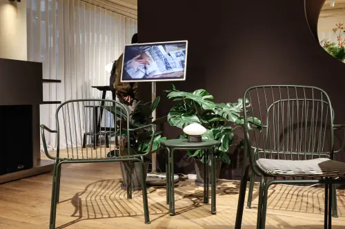 ▲戶外家具營造宛如度假的輕鬆氛圍。（圖／記者朱永強攝）