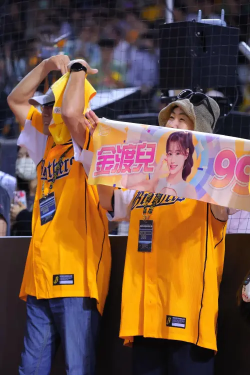 ▲金渡兒今年8月才帶著爸爸媽媽到臺北大巨蛋看比賽。（圖／翻攝自金渡兒Threads@doa_1224）