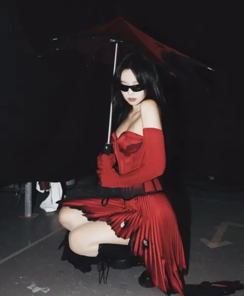 ▲Jennie的舞台新造型曝光，美瘋許多粉絲。（圖／＠jennierubyjane IG）