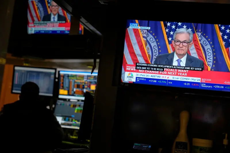 ▲美國聯準會宣布降息1碼，激勵美股10日收漲。（圖／美聯社／達志影像）