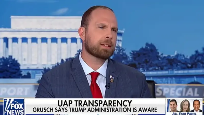 ▲美國前情報官員葛魯希（David Grusch），近日在接受外媒訪問時，聲稱美國政府一直隱瞞不明飛行物、外星混種生命存在的資訊，現任總統川普都知情。（圖／翻攝自每日郵報）