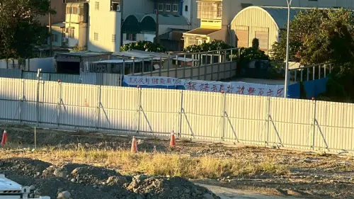 ▲盛日儲能科技的儲能貨櫃已進駐現場，引起當地民眾緊張。（圖／自救會提供，2025.12.11）