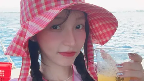 林襄出國拚了！觀光景點撩起上衣自拍　李皓禎嚇到：我的天啊
