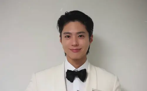 朴寶劍開箱滿滿台灣味禮物　「阿嬤界LV」茄芷袋、梅心糖全入鏡！
