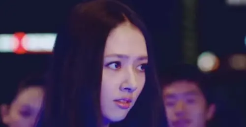 ▲郭碧婷在《小時代》中的造型是黑色長直髮。（圖／翻攝自微博）