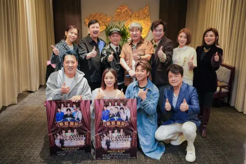 ▲胡瓜（後排右4）今（12）日宣布，《鑽石舞台之夜》演唱會將於明年春天回歸台北流行音樂中心演出。王彩樺（後排右1）將參與演出，黃西田（後排左3）、余天（後排左2）與余祥銓（後排左1）父子也來了。（圖／萬星傳播）