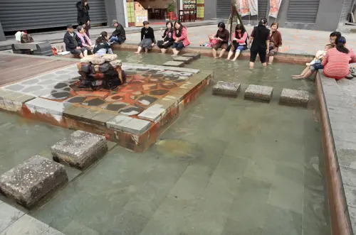 ▲位於礁溪市中心的湯圍溝溫泉，一直是旅人到礁溪必停留的經典免費泡腳點。（圖／礁溪觀光旅遊網jiaoxi-tourism.tw）