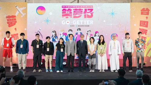 與青年談圓夢成果！賴清德一口氣逛5攤位「看到國家未來希望」
