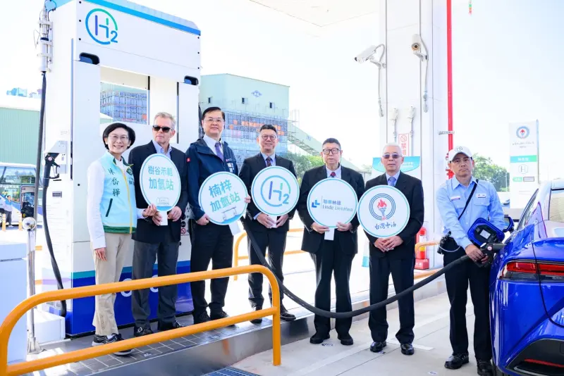 ▲加氫站展示350 bar與700 bar 加氫設備運作情形，呈現氫能載具補給的實際應用與安全管理。（圖／中油提供）