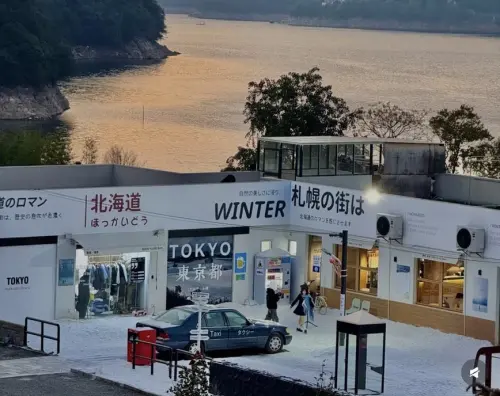 ▲由於中日關係高度緊張，中國浙江一處露營景區的「山寨北海道」也緊急更換成「山寨首爾」。（圖／翻攝自微博、小紅書）