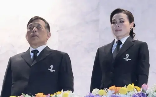 泰國王室出席東南亞運動會！王后受民眾熱烈歡迎
