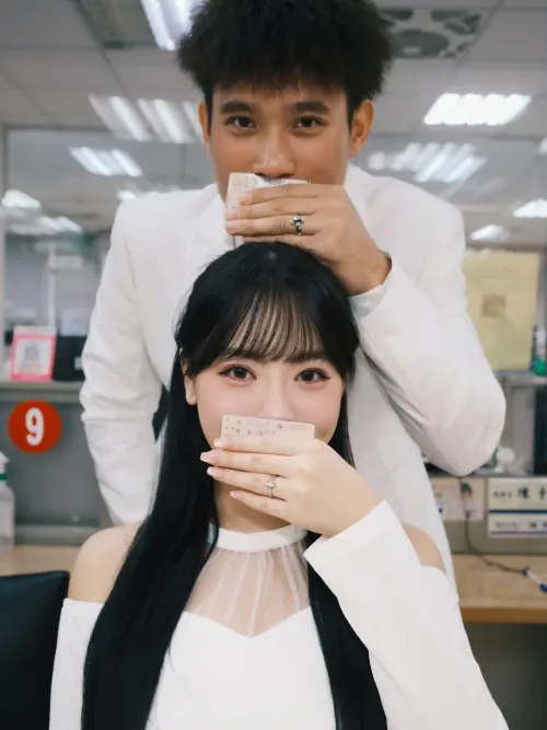 ▲心韻（前）坦言認識林承飛（後）之前，對於愛情的樣貌十分迷茫。（圖／翻攝自心韻IG@xy_2.15）