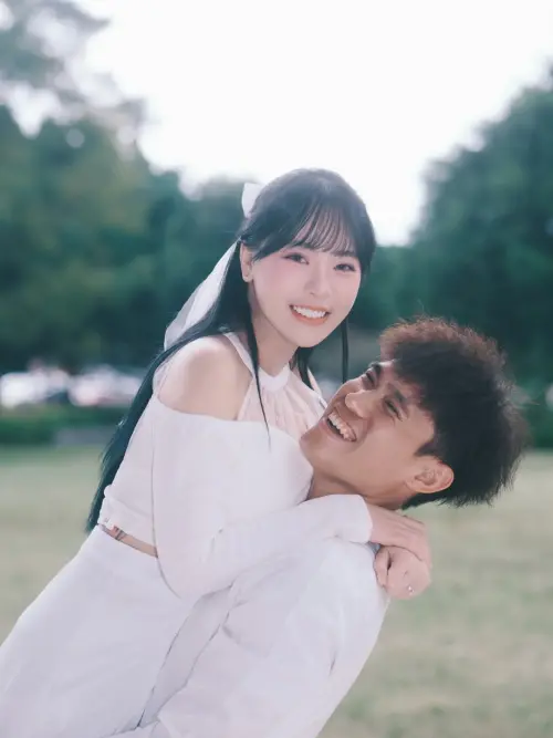 ▲心韻（左）甜嫁球星老公林承飛（右）。（圖／翻攝自心韻IG@xy_2.15）