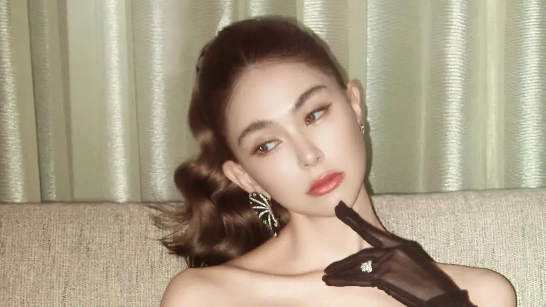 昆凌黑天鵝禮服美翻！狀態好到不科學 粉絲狂喊：根本不像3寶媽