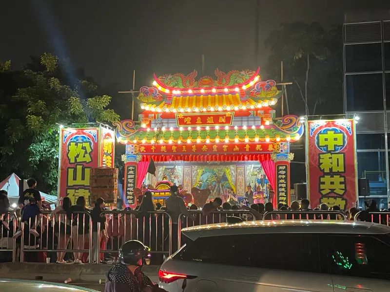 ▲青山宮170周年的遶境活動11號來到第3天，一名香客與家人一同前來共襄盛舉，卻因不明原因倒地，送醫不治。（圖／記者蔣欣倫攝）