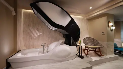 世博爆紅「人類洗澡機」引進飯店！1.5小時體驗價曝：爽到走不了
