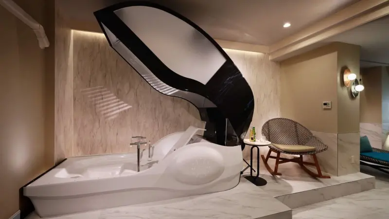 ▲今年在日本世博引爆話題的「自動洗澡機」，終於正式從展示品走進現實，率先導入大阪「道頓堀水晶酒店III」。（圖／翻攝自X@MS46ipFPf53384）