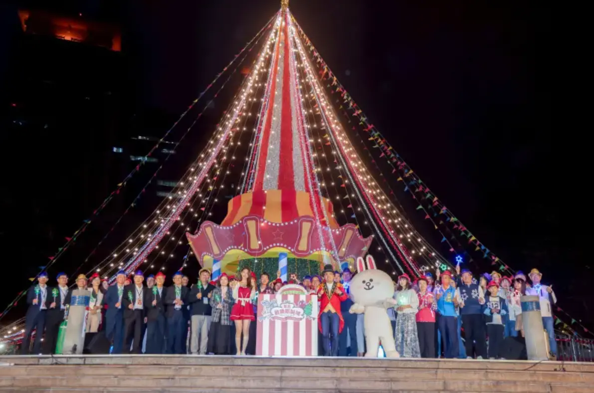 Crowds gather at Taiwan’s Christmasland to celebrate the festive season