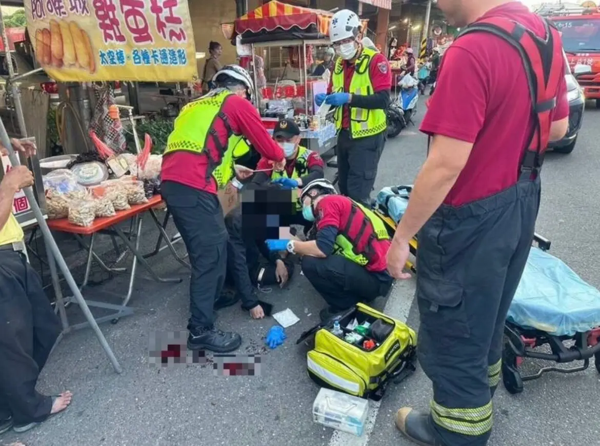 驚悚畫面曝！屏東男遭蟒蛇鎖喉纏脖子 跌倒後腦濺血急送醫