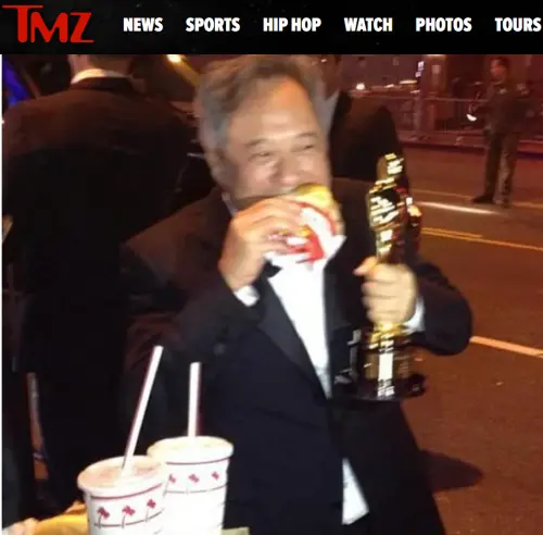 ▲李安12年前拿下生涯第二座奧斯卡最佳導演獎，會後大啖In-N-Out漢堡。（圖／翻攝自TMZ）