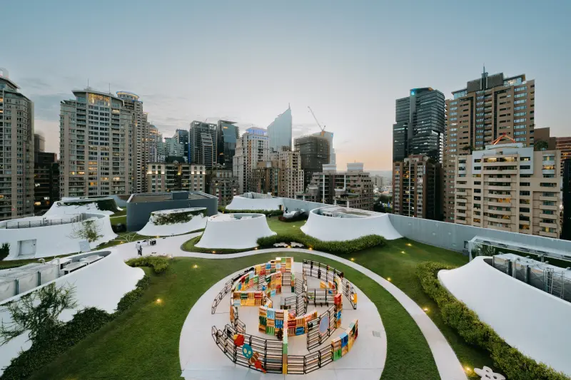 ▲《綠動樂園》展期自12月5日起至明年3月3日，歡迎大家到歌劇院享受冬陽、光影、拍照打卡，感受永續與藝術的共融。（圖／臺中國家歌劇院）