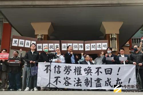 助理費除罪化不撤案！立委助理集結抗議　喊話「陳玉珍出來面對」
