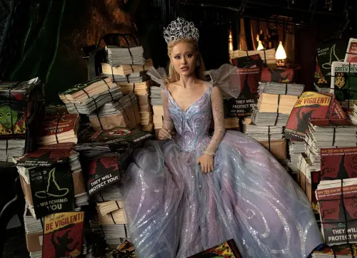 ▲亞莉安娜在《魔法壞女巫：第二部》演技仍獲好評，再次入圍金球獎最佳女配角，也被看好能獲奧斯卡提名。（圖／摘自IMDb）