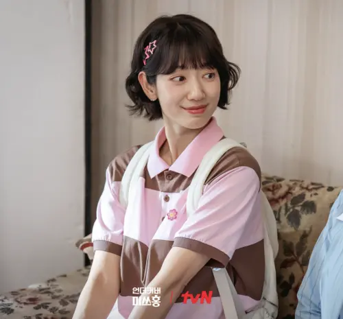 《臥底洪小姐》搶先看！朴信惠形象反轉　20歲短髮菜鳥模樣超衝擊
