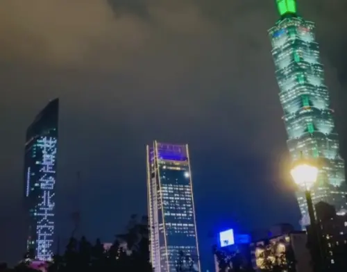 台北天空塔「怕跨年又被看錯」！點跑馬燈太爆笑　大樓背景超驚人

