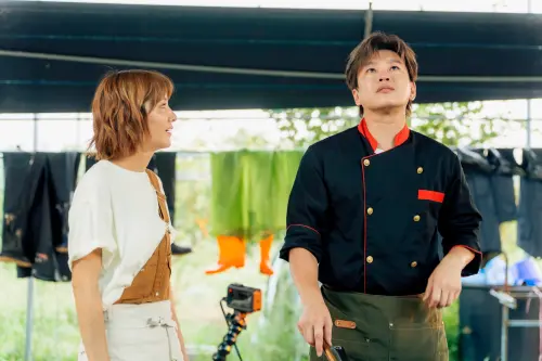 坤達捲閃兵案現身錄影！吐槽牛奶出張嘴　阿弟一旁煮麵憶父竟痛哭
