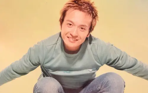 小鐘撞臉CORTIS馬丁？曬年輕舊照對比　43萬人笑翻：不要太過分喔
