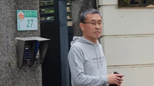 ▲林致光否認家暴，只是伸手接近林穎孟手上的手機遮住鏡頭，並未爭搶，也沒碰到林穎孟或推倒她。（圖／記者劉松霖攝）