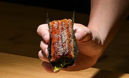 ▲「靜岡白鰻」裡頭是大塊的現烤鰻魚。（圖／鮨毅提供 www.facebook.com/sushiyii）