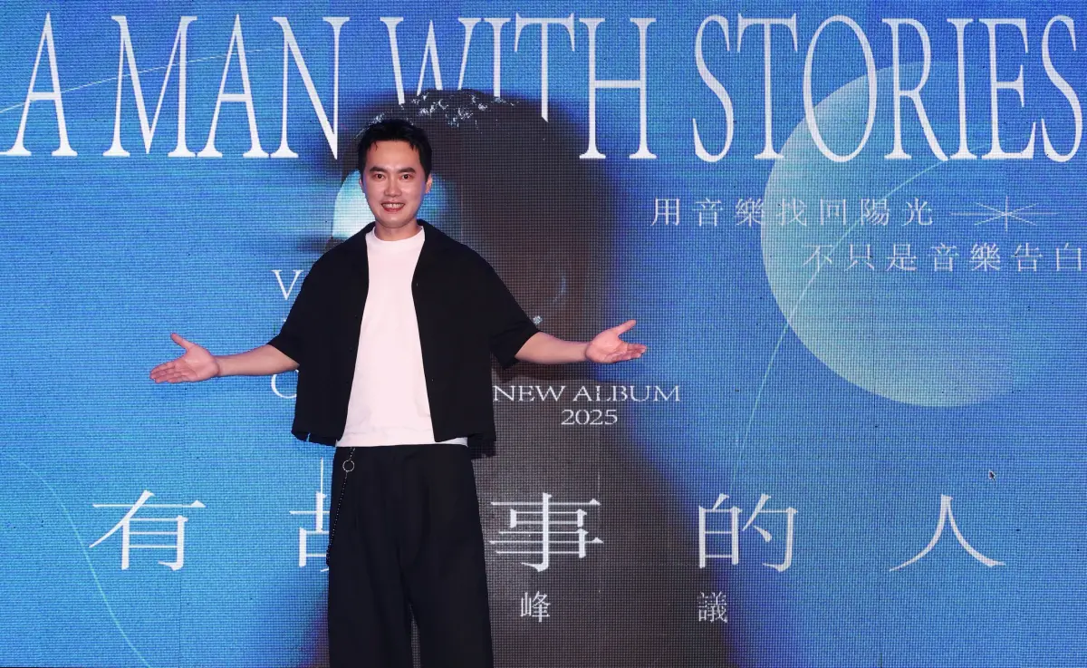 ▲視顏正國為恩師的張峰議（如圖），悔恨在阿國生病期間，因對方不願多談病情而誤判嚴重性，沒能前往探視。面對恩師的離去，他表示感到悔恨不已。（圖／金室音樂提供）