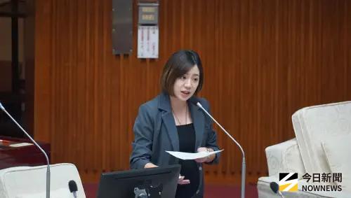 綠性平部喻白營金釵像「禮物」！黃瀞瑩反嗆：綠委外遇都沒發聲