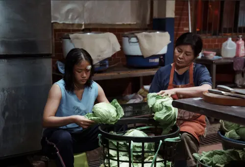 ▲《恨女的逆襲》林怡婷（左）入圍金馬獎最佳新演員，演媽媽的王彩樺（右）對她頗為讚賞。（圖／華映娛樂提供）