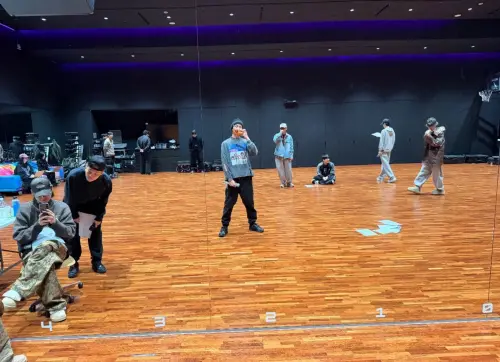 ▲BTS（防彈少年團）日前被劇透要開65場大規模是巡演，隊長RM公開7位成員彩排的照片，全球ARMY暴動。（圖／IG@rkive）