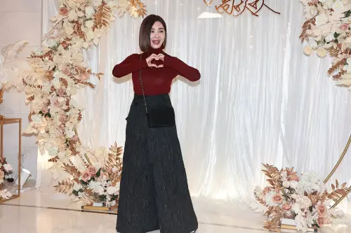 ▲陳美鳳參加婚禮的穿搭非常時髦。（圖／記者葉政勳攝）