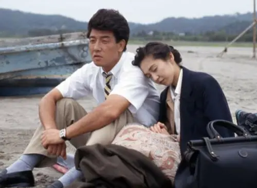 ▲《一直都愛你》原本是講賀來千香子（右）與布施博（右）錯過又重逢的愛情故事，但收視不振，編劇開始往變態的路線發展，收視一路衝高，終於大紅。（圖／摘自tbs）