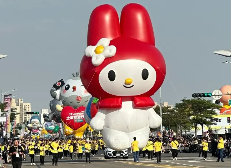 ▲ 2025 OPEN!大氣球遊行今（13）日在高雄夢時代舉行，白天有20組以上人氣卡通氣球踏街亮相，陣容有告五人、李雅英、球員明星陳傑憲等，本文整理遊行名單、演唱會卡司、交通等一次看。（圖／取自夢時代購物中心臉書www.facebook.com/dreammall.tw）