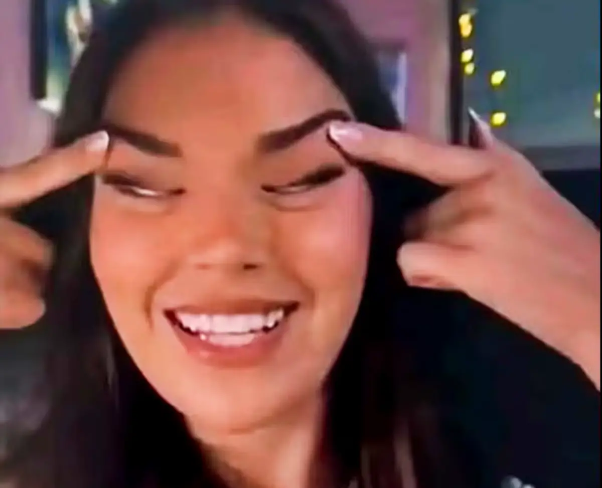 涉歧視亞洲人！芬蘭小姐「瞇瞇眼」搞怪照片惹禍 后冠慘被拔