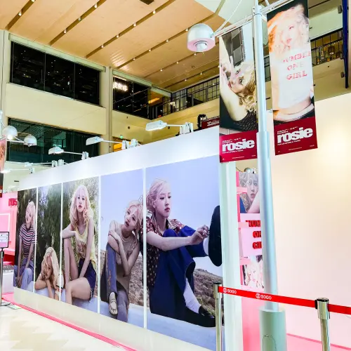 ▲Rosé個人快閃店到處都是 Rosé 的身影。（圖／SOGO百貨臉書）