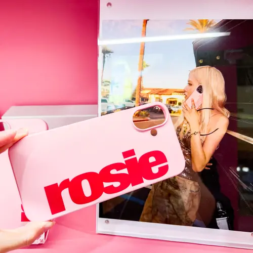 ▲rosie 手機殼。（圖／SOGO百貨臉書）