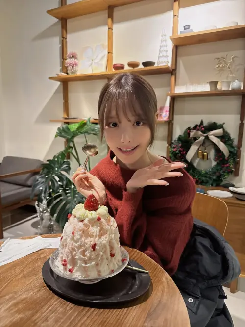 ▲桃乃木香奈一下飛機就直衝台北師大，狂嗑比臉大的剉冰。（圖／翻攝自桃乃木香奈IG@kana_momonogi）