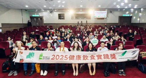首屆「健康飲食實踐獎」頒獎 國健署攜手餐飲業推動健康飲食
