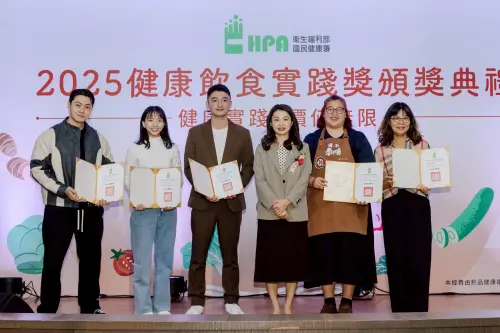 ▲衛生福利部國民健康署舉辦首屆「健康飲食實踐獎」競賽成績揭曉，由國健康頒獎表揚獲獎業者共創營養新食尚。（圖／國健署提供）