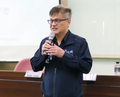 ▲副執行長謝文斌期盼，透過講座提升學子對公共政策運作的理解與視野。（圖／行政院南服中心提供）