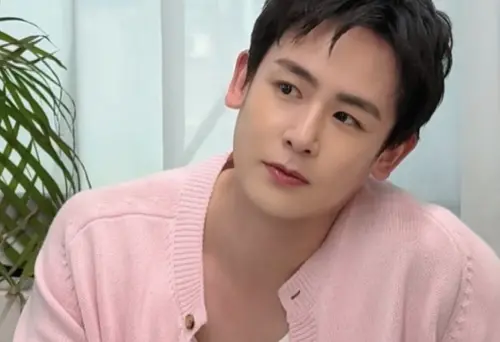 ▲Tiffany出道18年以來只認愛過2PM尼坤（如圖）。（圖／＠khunsta0624 IG）