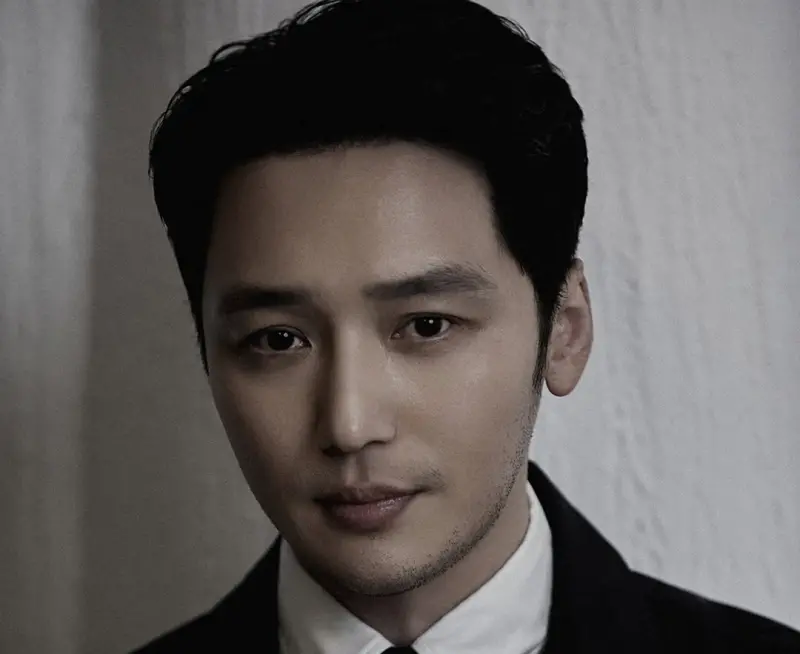 ▲卞耀漢（又譯：卞約漢）交往少女時代成員Tiffany Young（蒂芬妮）造成轟動，原以為他的名氣低於女方，但其實人家出道時就獲封「獨立電影皇太子」。（圖／IG@teamhope_ent）