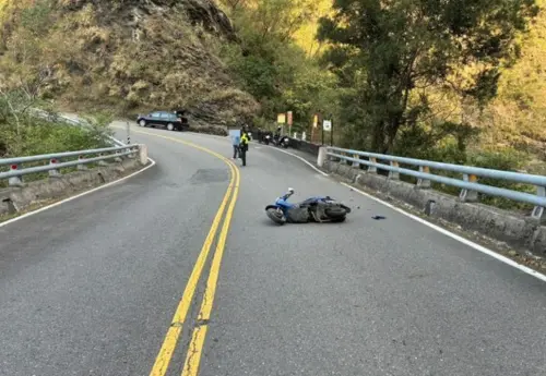 快訊／婦騎車撞三地門大橋！噴飛掉落20公尺深橋下搶救中

